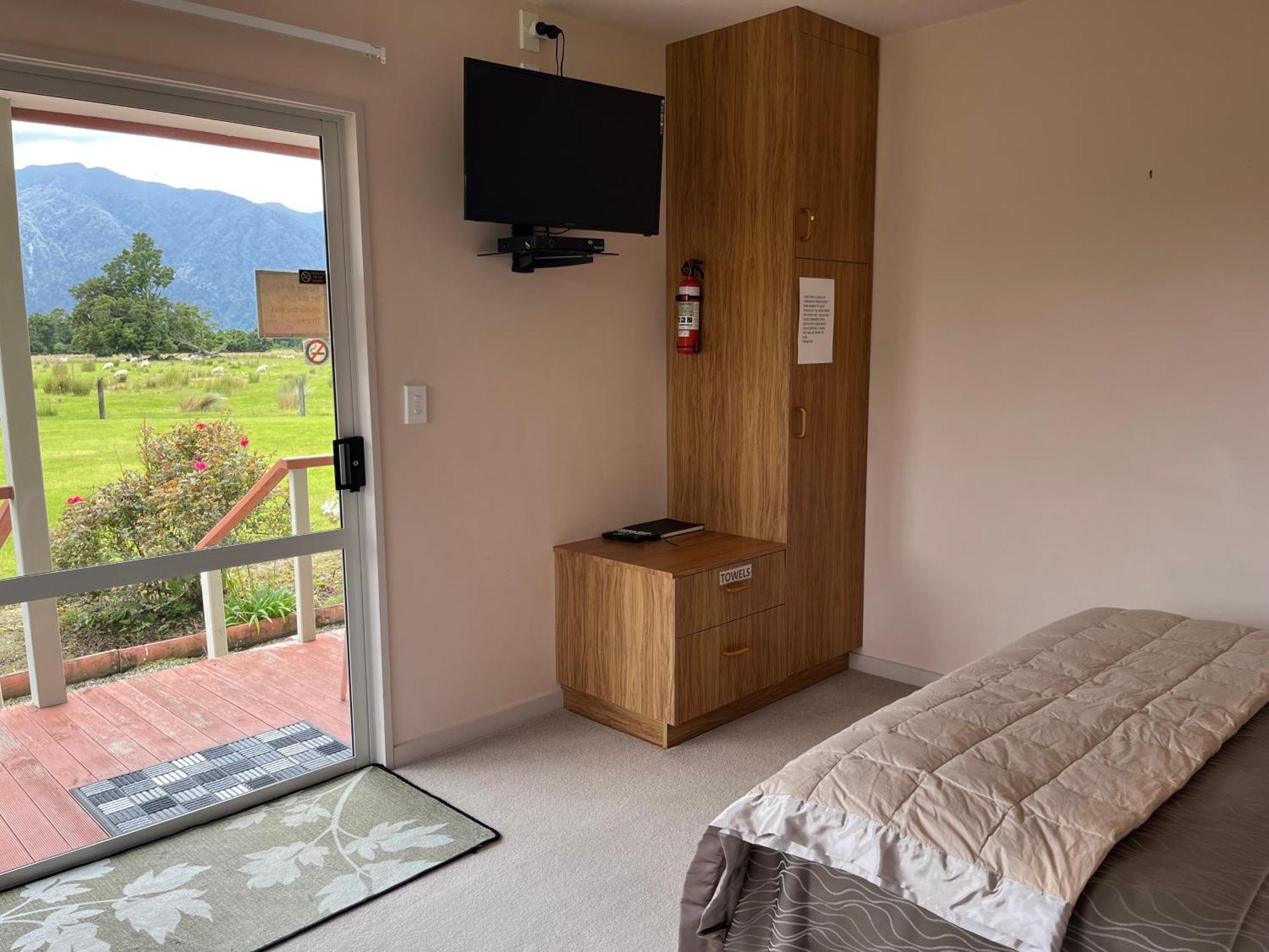 Carrickfergus Cottage Unit 1 Harihari Luaran gambar